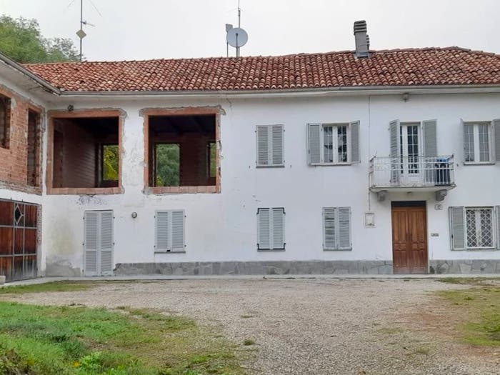 Casa con 6 locali in vendita in Salita Gino Rocca, Località Altavilla, Alba
