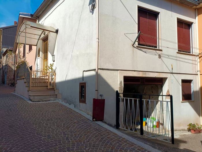 Appartamento trilocale in vendita in Via Mola, Lapio