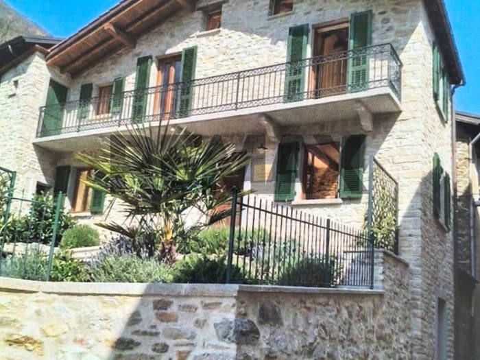Casa quadrilocale in vendita in Centro, Casargo