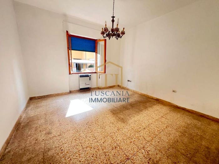 Appartamento quadrilocale in vendita in Via Dante, Centro, Poggibonsi