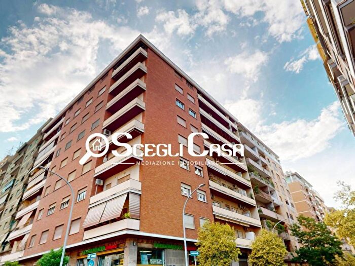 Appartamento quadrilocale in vendita in Viale Furio Camillo, Furio Camillo, Roma