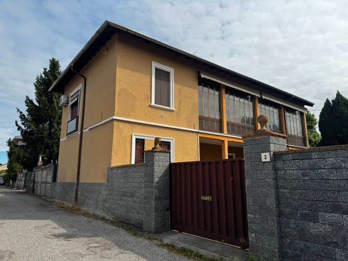 Casa con 6 locali in vendita in Via Sabotino, Fagnano Olona