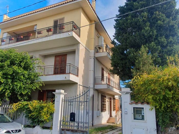 Appartamento con 6 locali in vendita in Via Nuova Messina, Centro, Furnari
