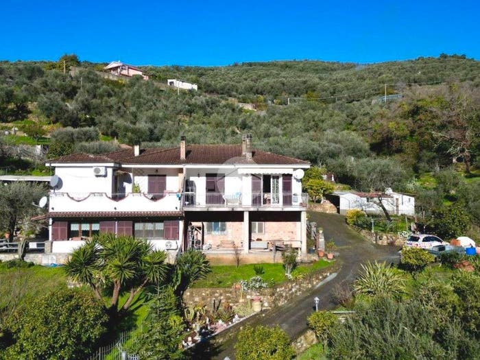 Casa quadrilocale in vendita in Salita della Ciappa, Moltedo Montegrazie, Imperia