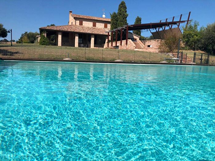 Casa con 6 locali in vendita in Centro, San Costanzo