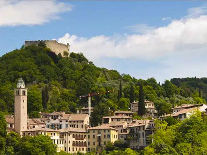 Casa con 6 locali in vendita in Via San Martino, Centro, Asolo