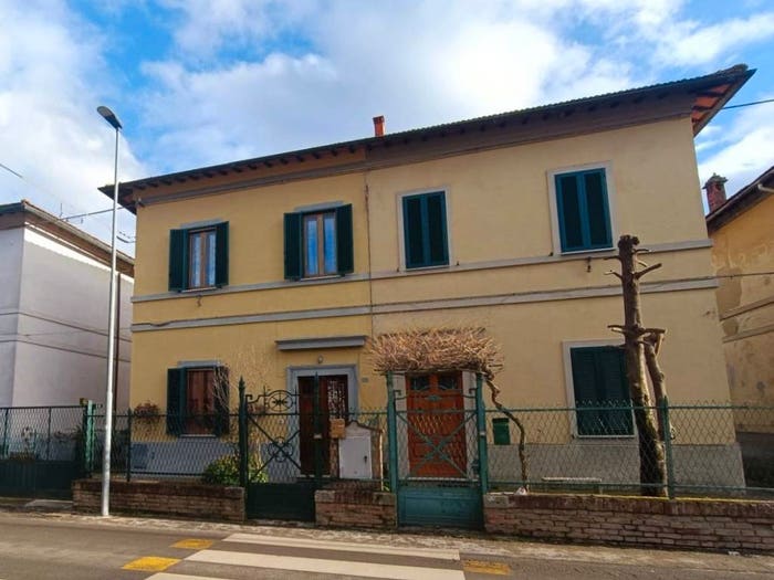 Casa quadrilocale in vendita in Via Giosuè Carducci, Centro, Chiusi
