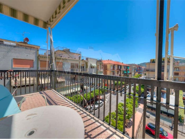 Appartamento con 5 locali in vendita in Viale John Fitzgerald Kennedy, Centro, Diano Marina