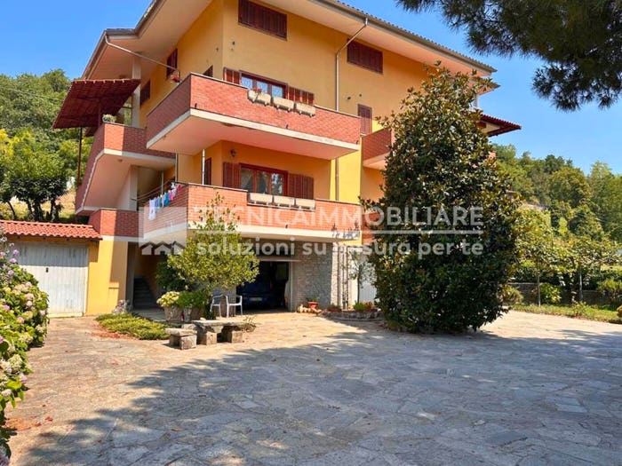 Appartamento quadrilocale in vendita in Via Roccaforte, Centro, Villanova Mondovì
