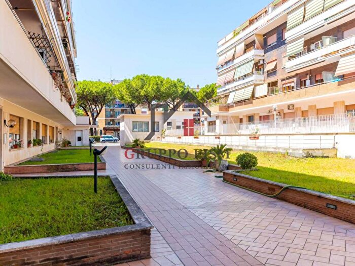 Appartamento quadrilocale in vendita in piazza piero puricelli, Portuense, Roma