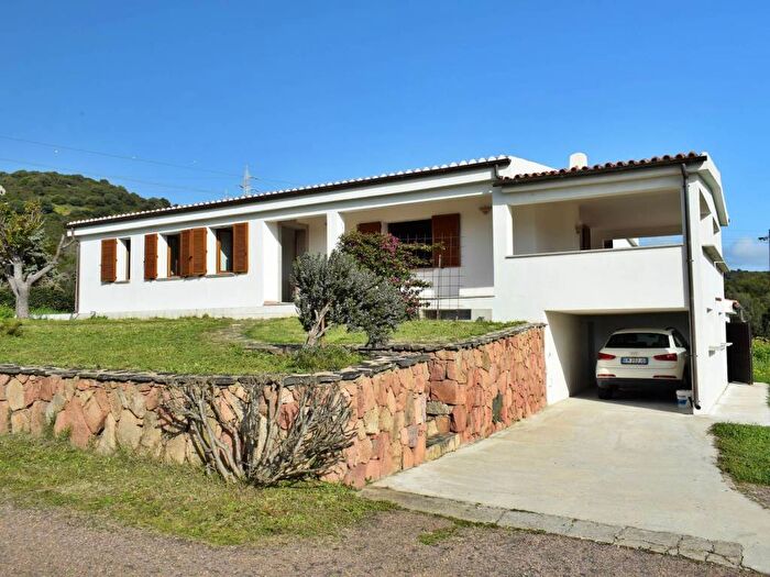Casa con 6 locali in vendita in Santa Lucia, Olbia