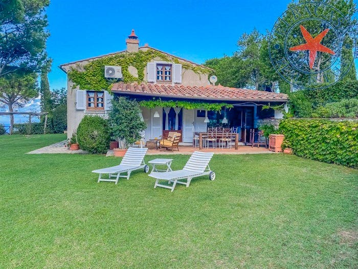 Casa con 6 locali in vendita in Marciana