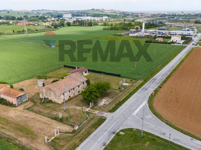 Casa con 6 locali in vendita in via San Bernardo, Chiaravalle