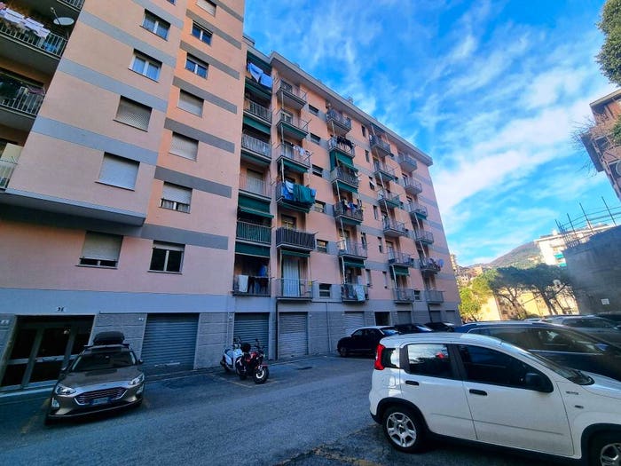 Appartamento trilocale in vendita in Quezzi, Genova