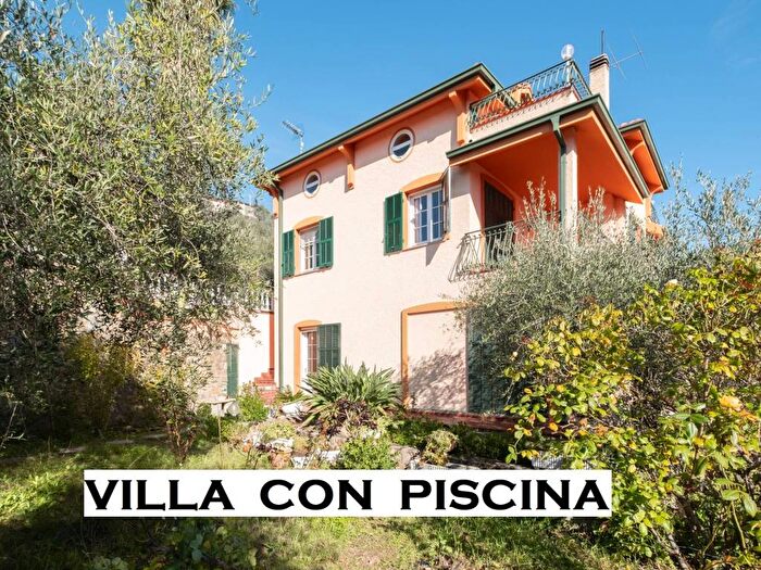Casa con 6 locali in vendita in Due Strade, Bordighera