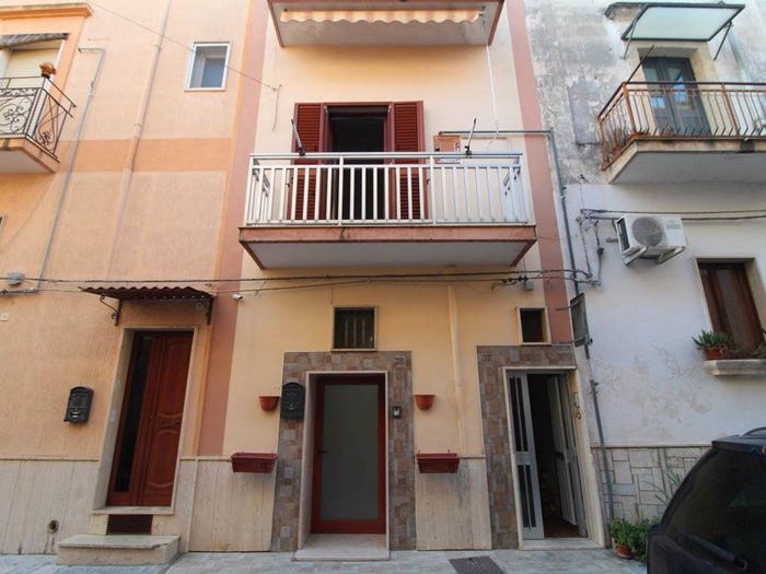 Appartamento trilocale in vendita in Via Roma, Grottaglie