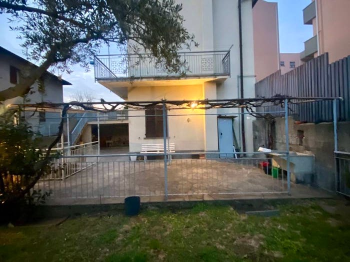 Casa con 6 locali in vendita in Centro, Calolziocorte