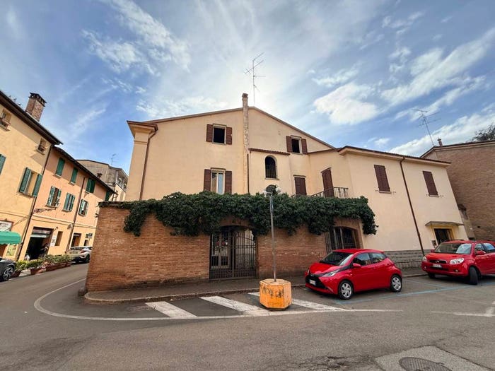Appartamento bilocale in vendita in Piazza Girolamo Savonarola, Centro Storico, Imola