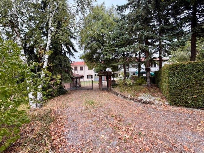 Casa con 6 locali in vendita in Località Corini, Roddino