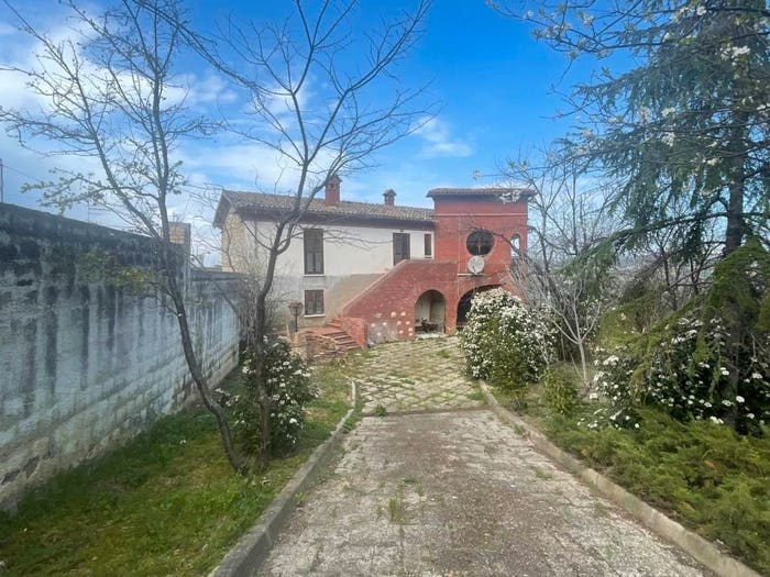 Casa con 5 locali in vendita in Via Fino, Collecorvino