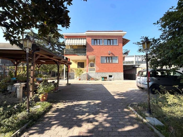 Casa con 6 locali in vendita in Via dante, Centro, La Loggia