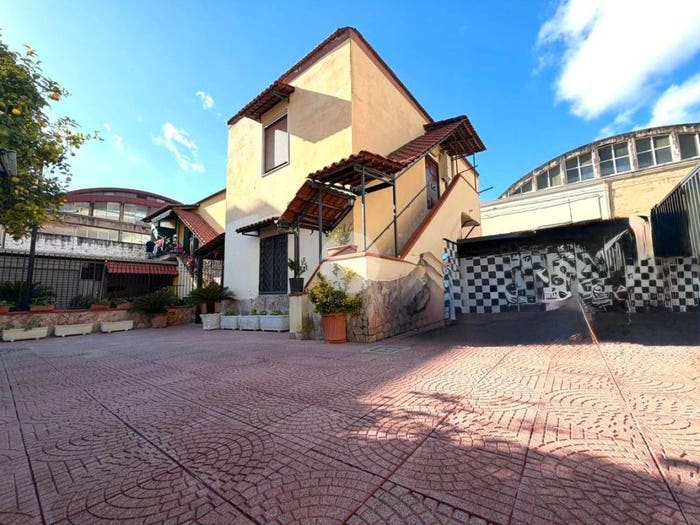 Casa quadrilocale in vendita in Via circumvallazione della caserma, Fuorigrotta, Napoli