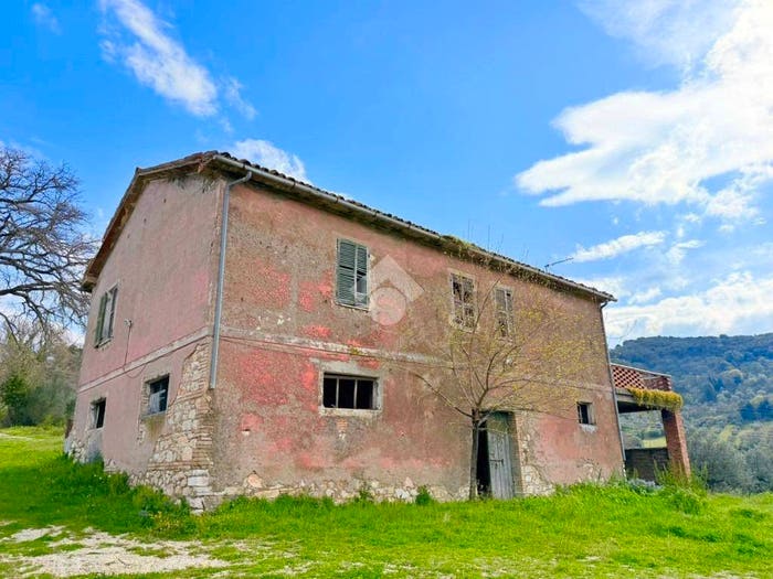 Casa con 6 locali in vendita in Via Palombara SNC, Centro, Cottanello