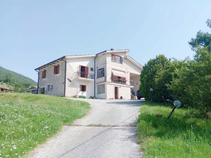 Casa con 6 locali in vendita in Via Tancia, Contigliano