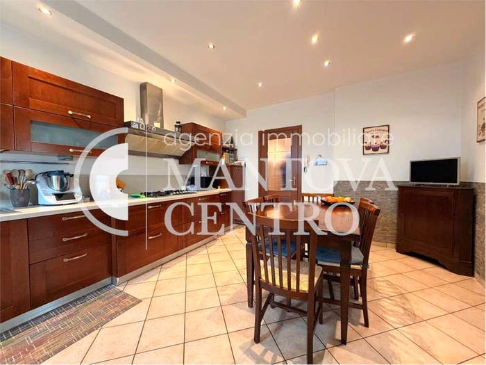Appartamento con 5 locali in vendita in Centro, Mantova