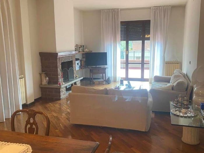 Casa con 6 locali in vendita in Marina di Massa Centro, Massa