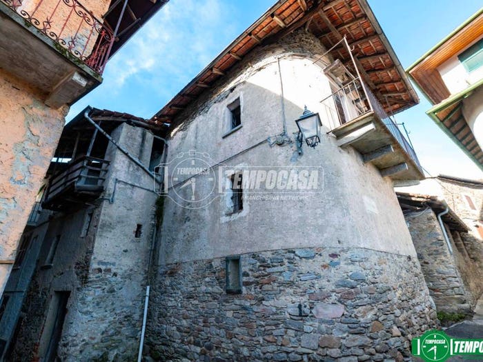 Casa trilocale in vendita in Via Regina Margherita Calogna, Calogna, Lesa