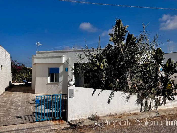 Casa trilocale in vendita in Via De Viti De Marco, Capilungo, Alliste