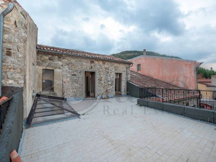 Casa con 6 locali in vendita in Via Roma, Sasso di Castalda