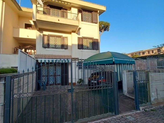 Casa con 6 locali in vendita in Via della Stazione, Villa Claudia, Anzio