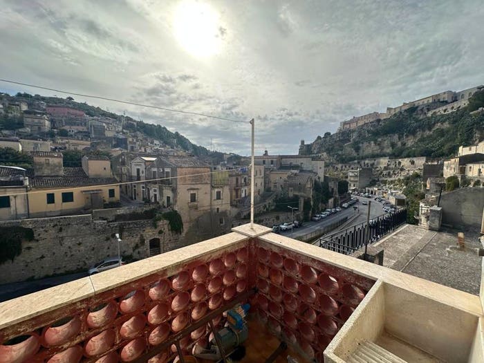 Casa quadrilocale in vendita in VIA SBALZO, Modica Bassa, Modica