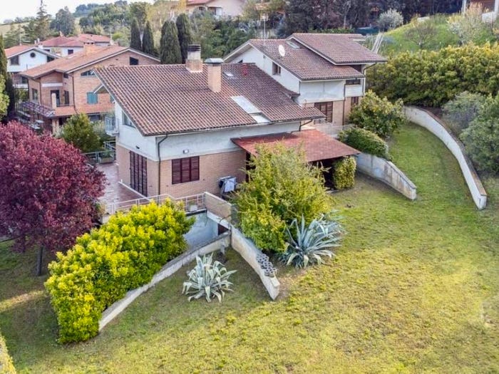 Casa con 6 locali in vendita in Via Aldo Moro, Centro, Camerata Picena