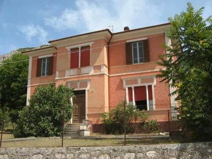 Casa con 6 locali in vendita in Gioia dei Marsi