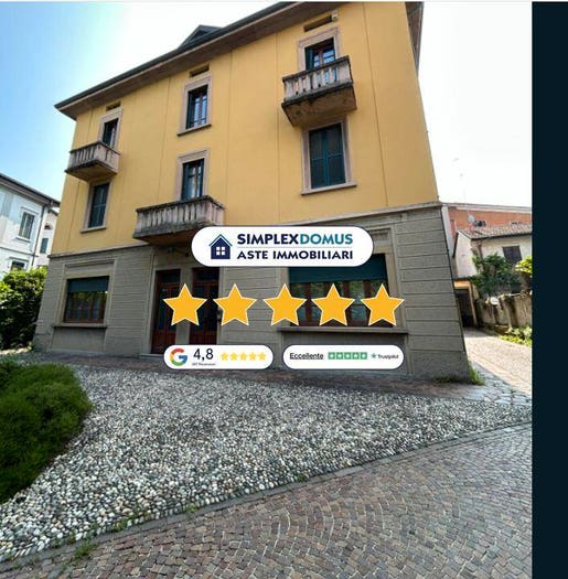 Casa con 6 locali in vendita in CATTANEO, Centro, Cantù