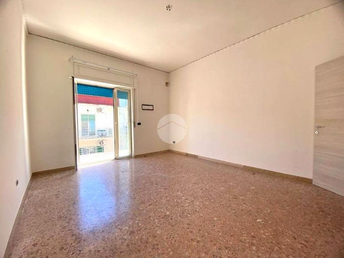 Appartamento trilocale in vendita in Via umbria, Secondigliano, Napoli