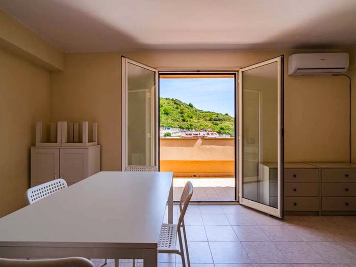 Appartamento bilocale in vendita in Via Montebianco, Letojanni