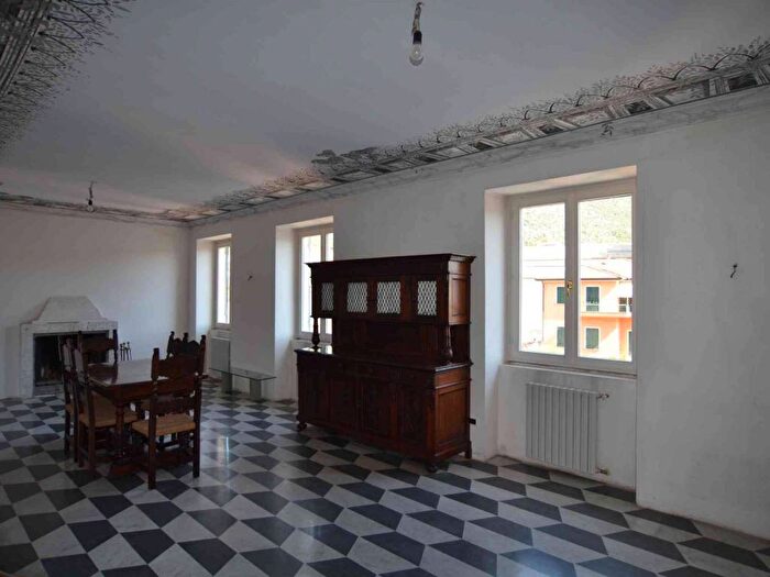 Appartamento con 6 locali in vendita in Via P Mainero, Centro, Toirano