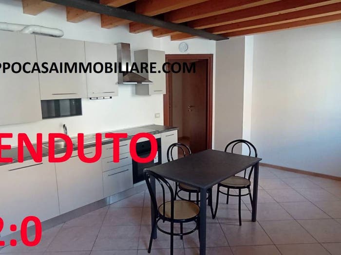 Appartamento trilocale in vendita in Piazza Don Roncari, Pazzon, Caprino Veronese