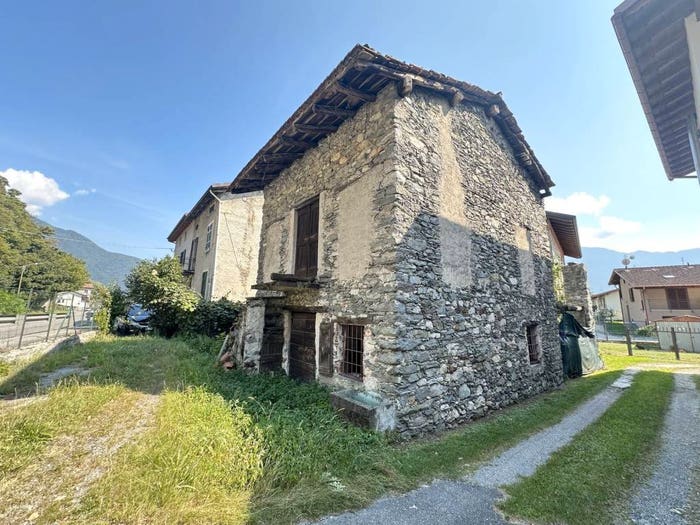 Casa quadrilocale in vendita in Via Regina, Centro, Sorico