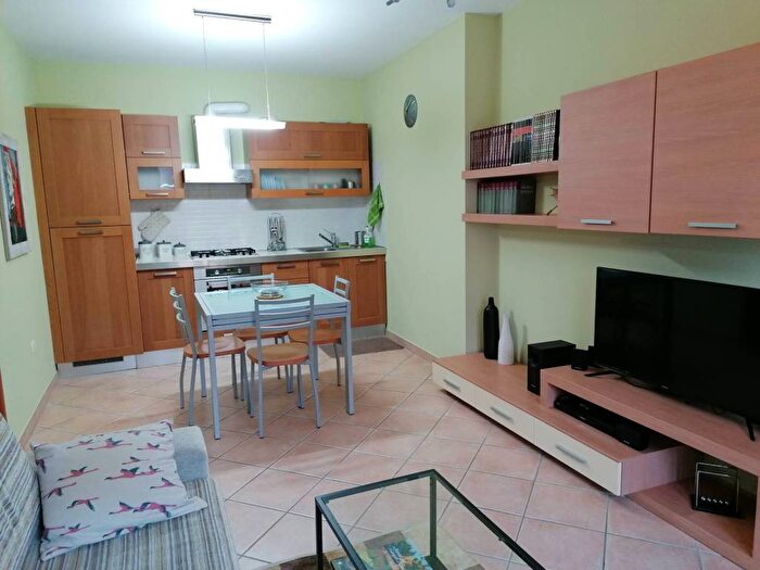 Appartamento trilocale in vendita in via della scuola, Colli al Metauro