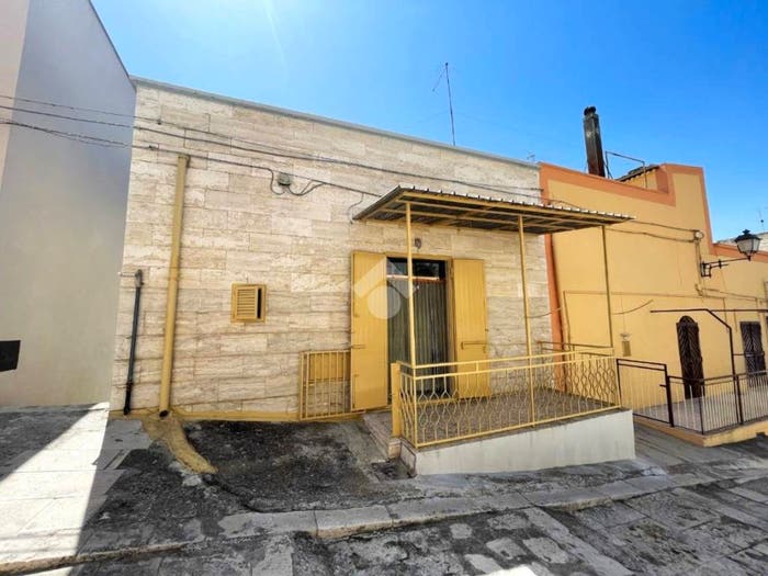 Casa quadrilocale in vendita in Salita Calvario, Centro, Canosa di Puglia
