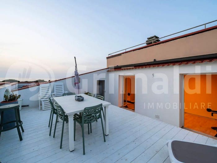 Appartamento con 6 locali in vendita in Via Antonio Pacinotti, Ardenza, Livorno