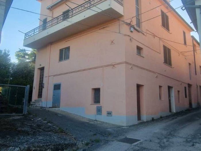 Casa con 5 locali in vendita in Frazione Perelle, Colledara