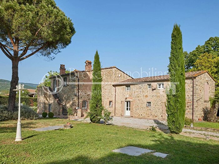 Casa con 10 locali in vendita in Case Sparse Cortona, Cortona