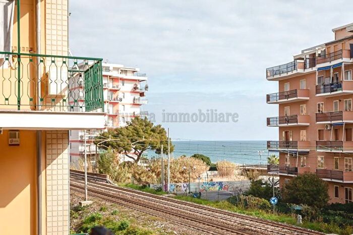 Appartamento bilocale in vendita in Via Aprile, Borghetto Santo Spirito