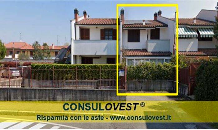 Casa con 6 locali in vendita in Via San Eusenzio, Mesero